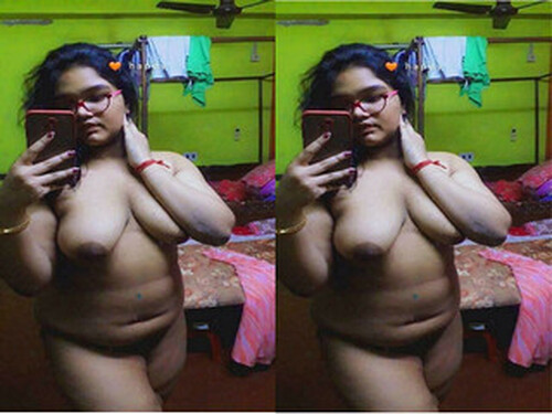 Horny Kolkata Chubby Girl Fingering Wet Pussy