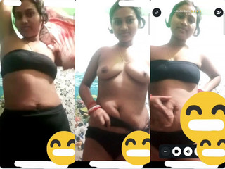 Sexy Cheating Boudi Shows Boobs For Lover