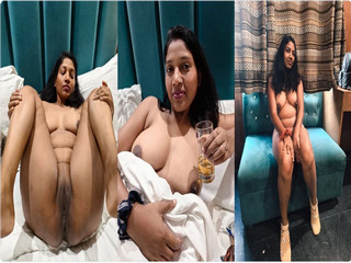 Sexy Delhi Mall Shows Her Nude Body
