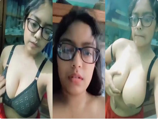 Cute Desi mal Shows her Big Boobs