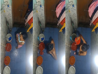 DUSKY TAMIL SISTER BATHING SECRETLY FIXED SPYCAM HER ON ON BATHROOM CAPTURED