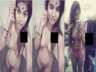 Cute Malaysian Tamil Mal Shows Her Nude Body